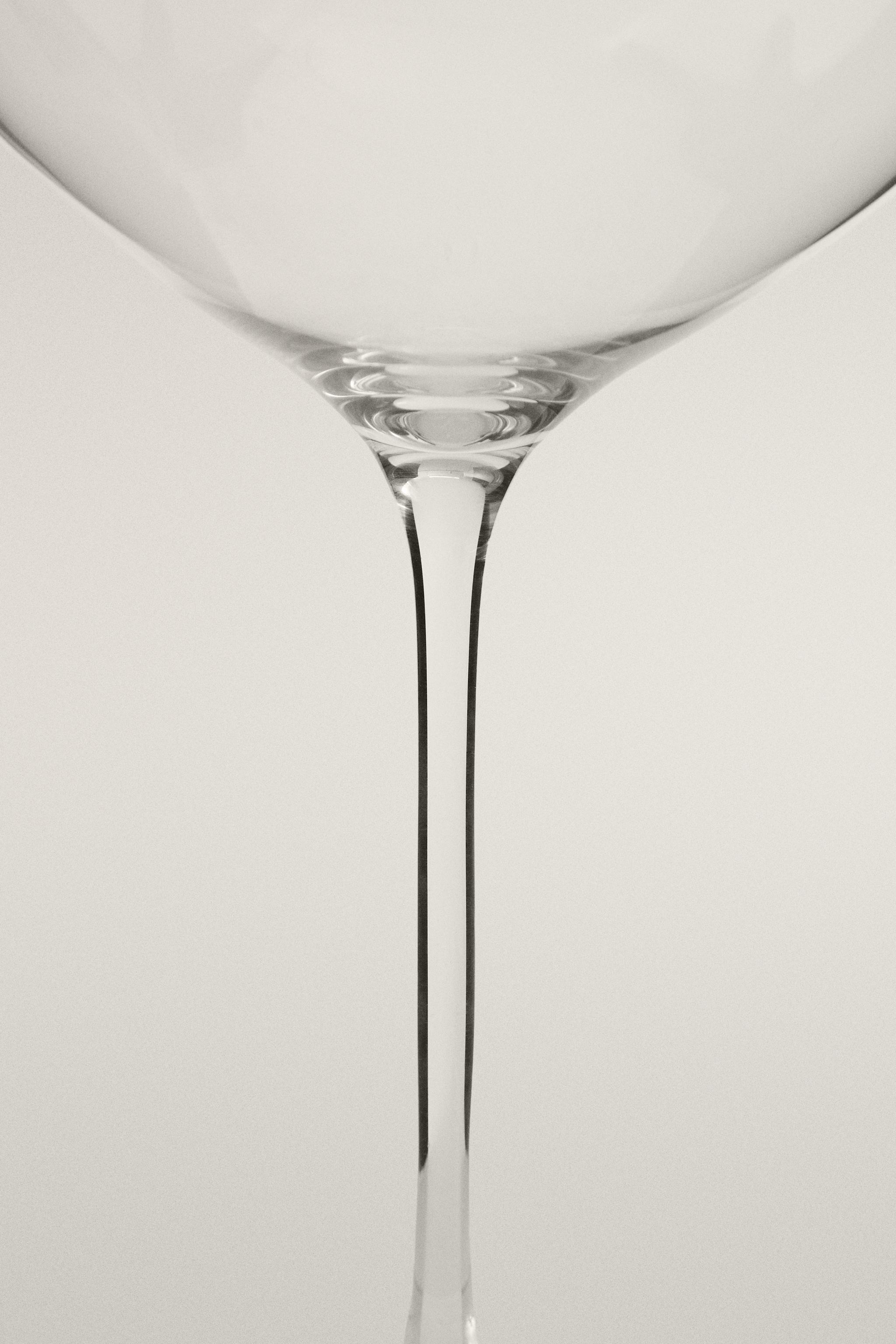 ULTRALIGHT CRYSTALLINE GLASS